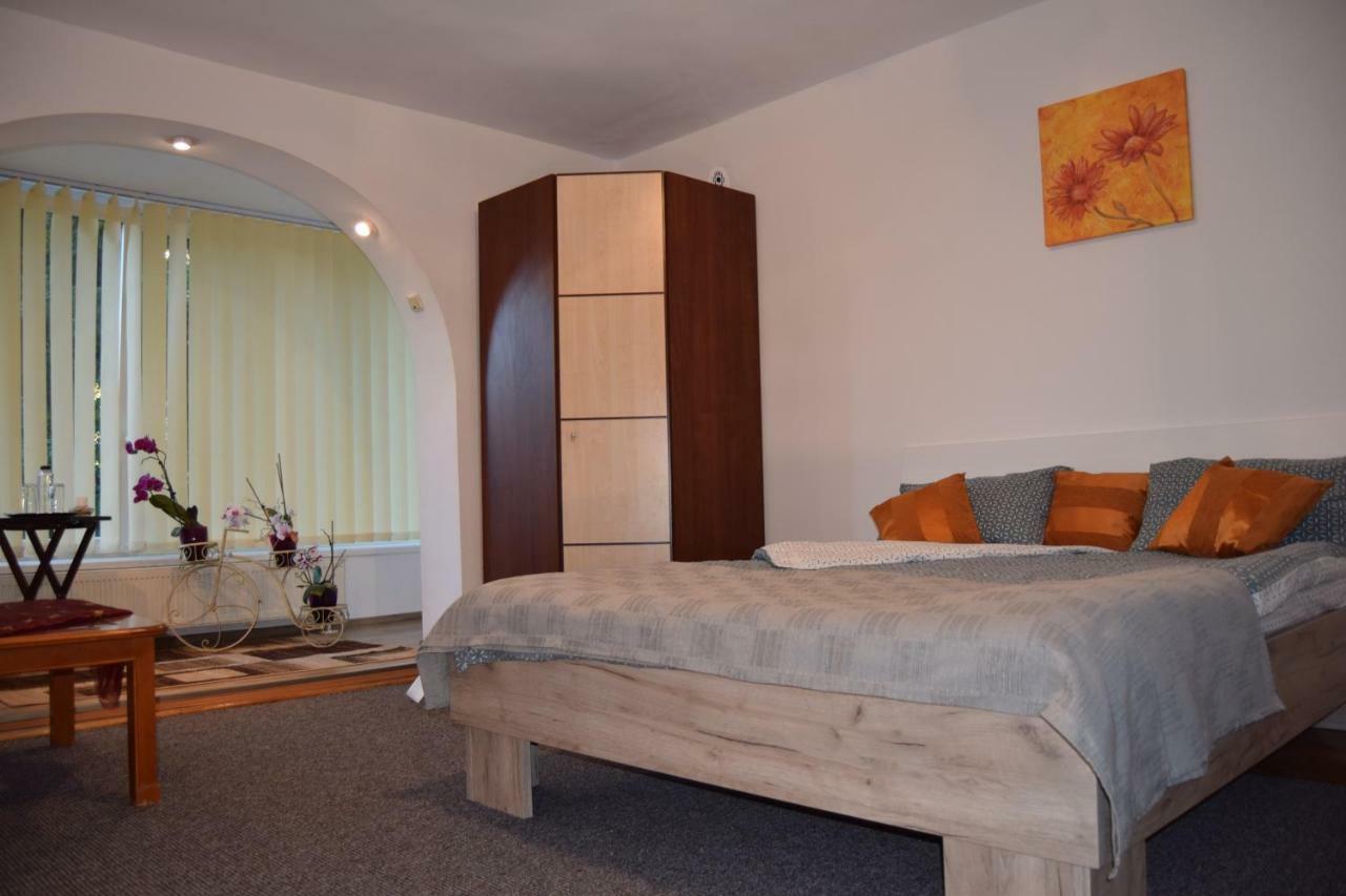 Central Appartment St'S Martin Church Brasov Exterior photo