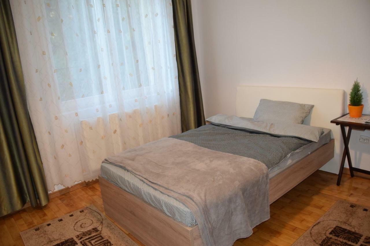 Central Appartment St'S Martin Church Brasov Exterior photo