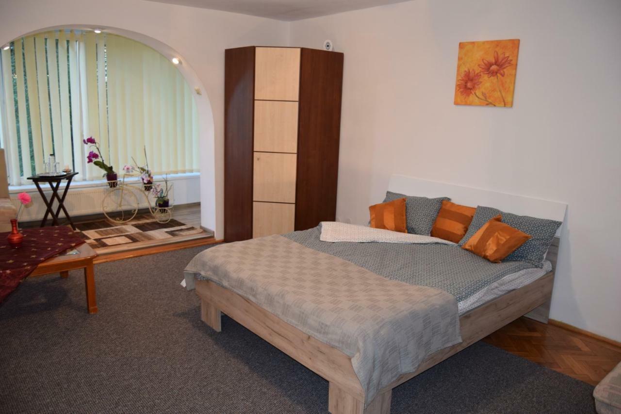 Central Appartment St'S Martin Church Brasov Exterior photo