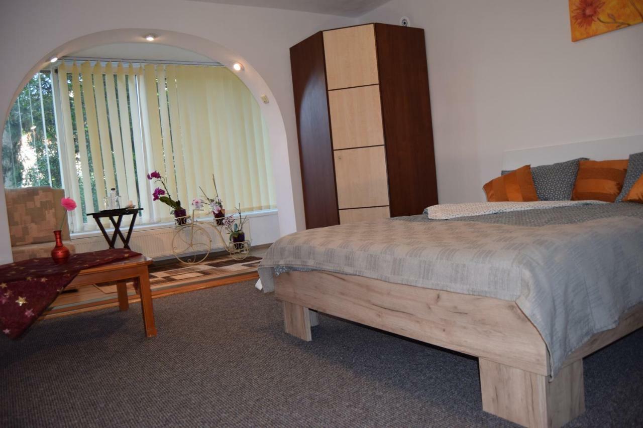 Central Appartment St'S Martin Church Brasov Exterior photo
