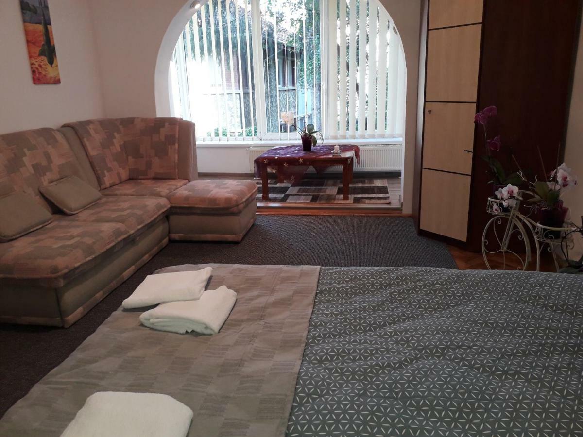 Central Appartment St'S Martin Church Brasov Exterior photo