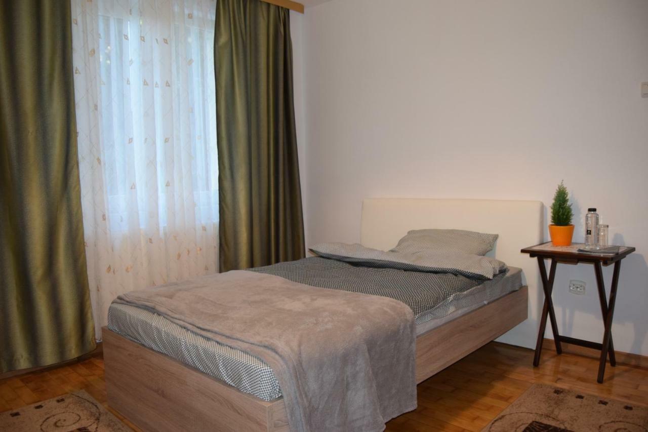 Central Appartment St'S Martin Church Brasov Exterior photo