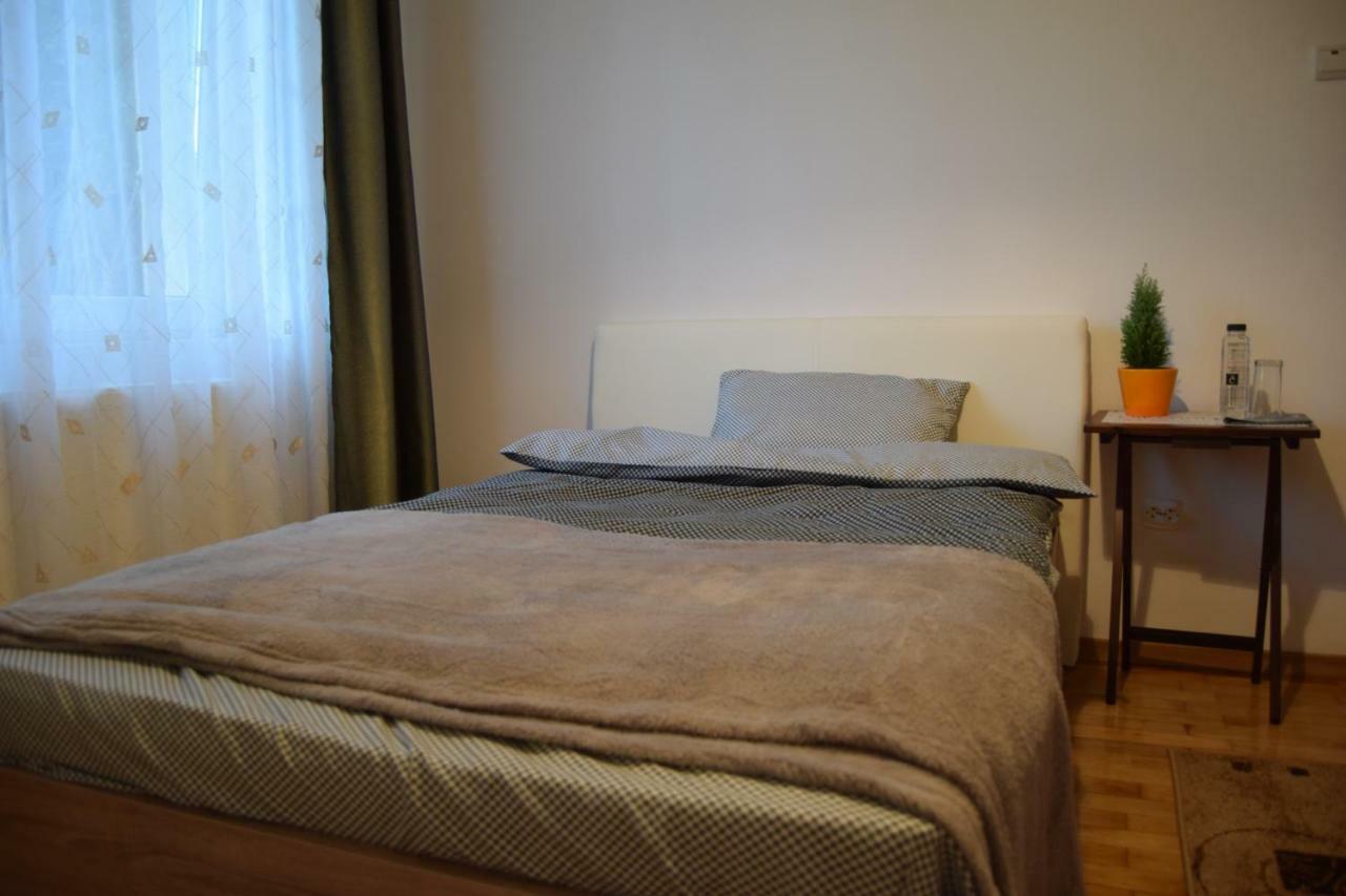 Central Appartment St'S Martin Church Brasov Exterior photo