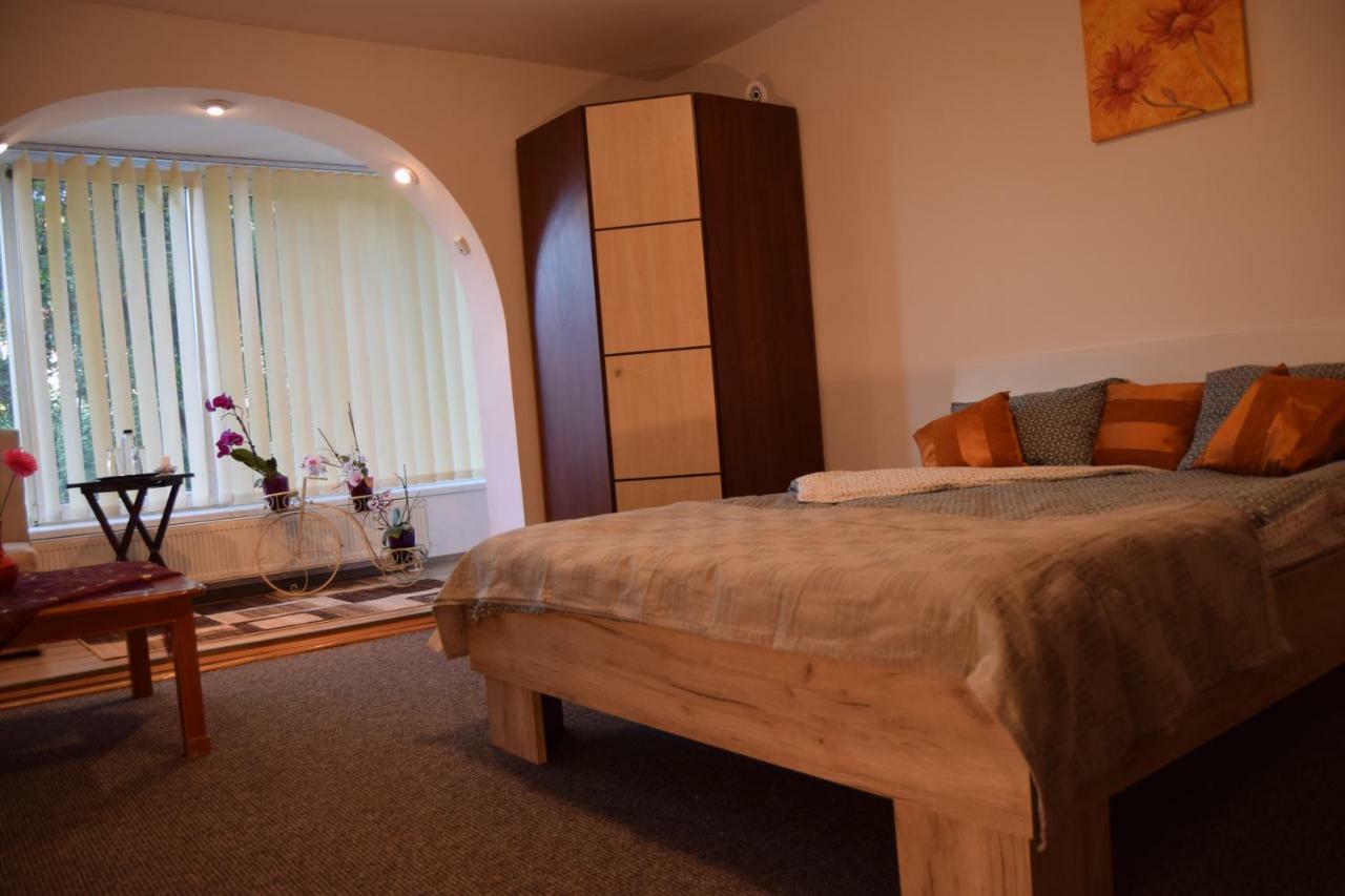 Central Appartment St'S Martin Church Brasov Exterior photo